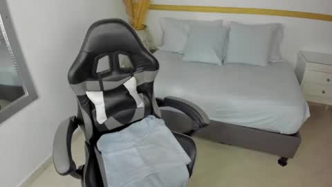 L U C C I A online show from 10.06.25