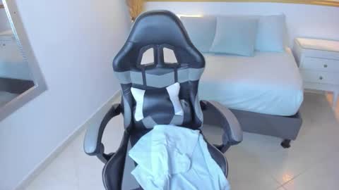 L U C C I A online show from 10.08.25