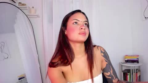 Lucia online show from 02.21.25