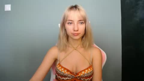 Snapshot of luciacam20 chatting on 06.21.26 Lucy online show from 06.21.26