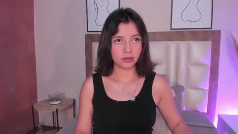 Snapshot of luciaferrero chatting on 10.08.25 LuciaFerrero online show from 10.08.25