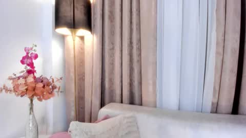 Snapshot of luciaferrero chatting on 10.15.25 LuciaFerrero online show from 10.15.25