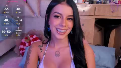 Snapshot of luciajhonnes chatting on 12.19.25 LuciaJhonnes online show from 12.19.25