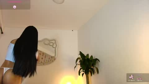 Snapshot of luciana_glow chatting on 04.25.26 luciana_glow online show from 04.25.26