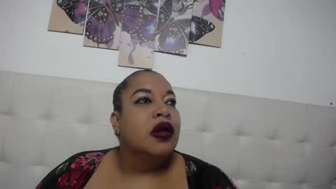 Snapshot of luciana_milf1 chatting on 12.10.24 Luciana online show from 12.10.24