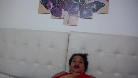 Snapshot of luciana_milf1 chatting on 12.20.24 Luciana online show from 12.20.24