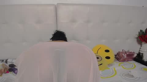 Snapshot of luciana_milf1 chatting on 01.22.25 Luciana online show from 01.22.25