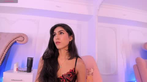 Snapshot of luciana_roa chatting on 05.27.26 Luciana online show from 05.27.26