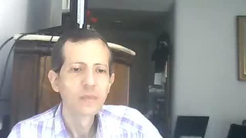 Snapshot of lucianoaxel chatting on 04.19.26 Luciano online show from 04.19.26