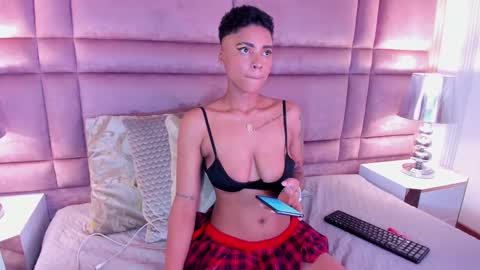 Snapshot of luciawallace chatting on 02.14.25 lucia wallace online show from 02.14.25