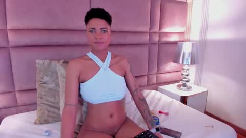 Snapshot of luciawallace chatting on 03.07.25 lucia wallace online show from 03.07.25