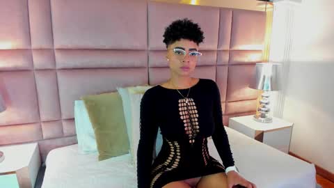 Snapshot of luciawallace chatting on 09.15.25 lucia wallace online show from 09.15.25