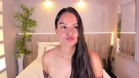 Snapshot of luciemillerr chatting on 03.25.26 lucie online show from 03.25.26