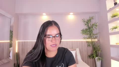 Snapshot of luciemillerr chatting on 04.10.26 lucie online show from 04.10.26