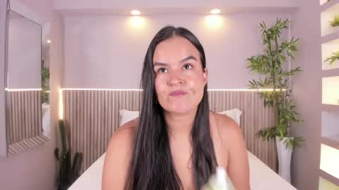 Snapshot of luciemillerr chatting on 04.17.26 lucie online show from 04.17.26