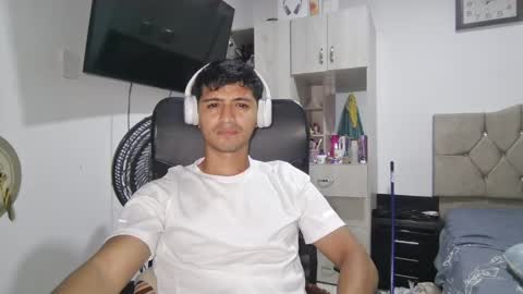 Snapshot of lucifferr_ chatting on 05.22.26 leonel online show from 05.22.26