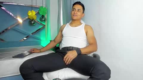 Snapshot of lucii_fer_ chatting on 03.17.26 Leo online show from 03.17.26