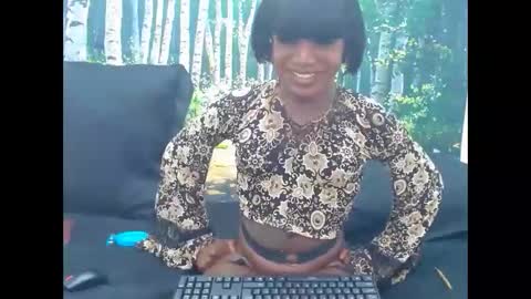 Snapshot of lucile_carrie chatting on 06.10.26 Lucile Carrie online show from 06.10.26