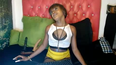 Snapshot of lucile_carrie chatting on 06.19.26 Lucile Carrie online show from 06.19.26