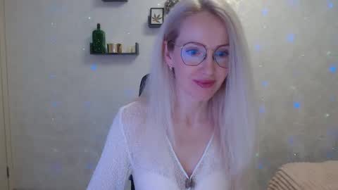 Snapshot of luckcristal chatting on 03.22.26 Arina online show from 03.22.26