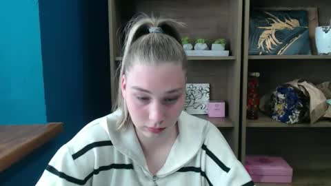 Snapshot of lucky_barbie chatting on 05.11.26 Grace online show from 05.11.26