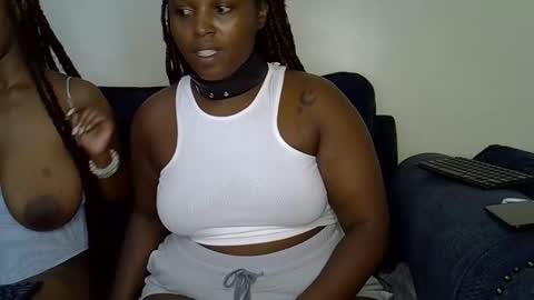 Snapshot of luckyawesome chatting on 04.25.26 Crisiah online show from 04.25.26