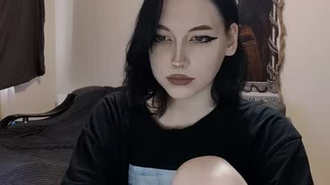 Snapshot of luckybastrad0677 chatting on 06.17.26 luckybastrad0677 online show from 06.17.26