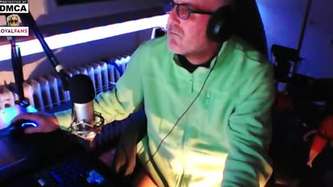 Snapshot of luckyfreak1 chatting on 02.14.25 call me Stefan online show from 02.14.25