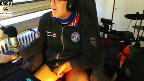 Snapshot of luckyfreak1 chatting on 03.02.25 call me Stefan online show from 03.02.25