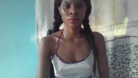 Snapshot of luckymadequeen chatting on 01.18.25 Gloria online show from 01.18.25