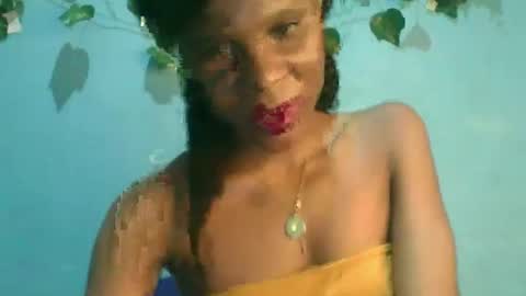 Snapshot of luckymadequeen chatting on 10.05.25 Gloria online show from 10.05.25