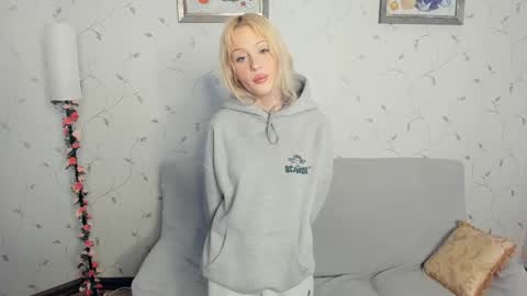 Snapshot of luckyy_tickets_ chatting on 02.14.26 Alice online show from 02.14.26