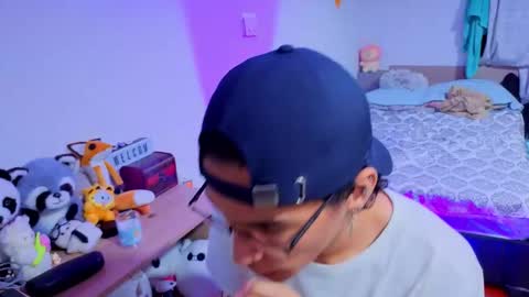 Lu Independent Model online show from 09.17.25