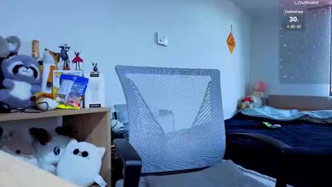 Lu Independent Model online show from 10.13.25