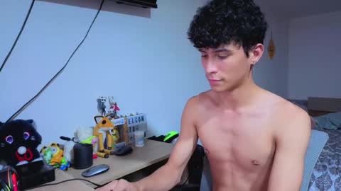 Lu Independent Model online show from 12.17.25