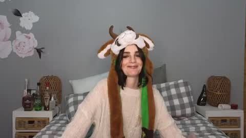 Snapshot of lucy1990xxx chatting on 05.09.26 Lucy online show from 05.09.26