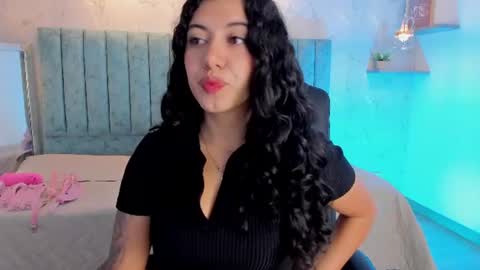 Snapshot of lucy_greys_ chatting on 06.23.26 Lucy Greys online show from 06.23.26