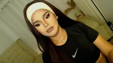 Snapshot of lucy_heartfiliaxxx chatting on 11.10.25 MONA online show from 11.10.25