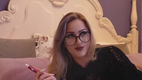 Lucy Lexton online show from 01.12.25