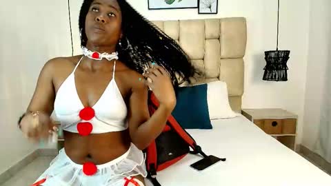 Snapshot of lucytaylor_t chatting on 12.01.25 lucytaylor_t online show from 12.01.25