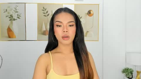 Snapshot of lucyvane chatting on 07.17.26 lucyvane online show from 07.17.26