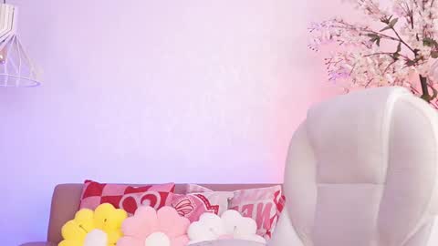 lucyweisser online show from 04.17.26