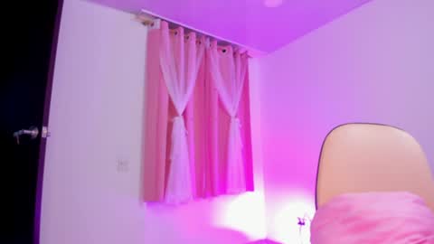 Snapshot of lucyy_peach chatting on 12.12.24 LUCYY FROM HOME  online show from 12.12.24