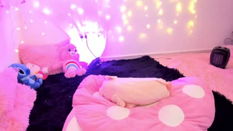Snapshot of lucyy_peach chatting on 01.19.25 LUCYY FROM HOME  online show from 01.19.25