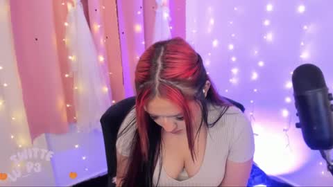 Snapshot of lucyy_peach chatting on 02.12.25 LUCYY FROM HOME  online show from 02.12.25