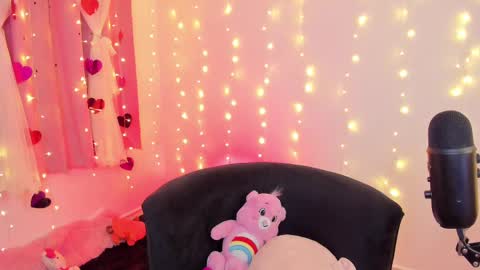 Snapshot of lucyy_peach chatting on 02.25.25 LUCYY FROM HOME  online show from 02.25.25