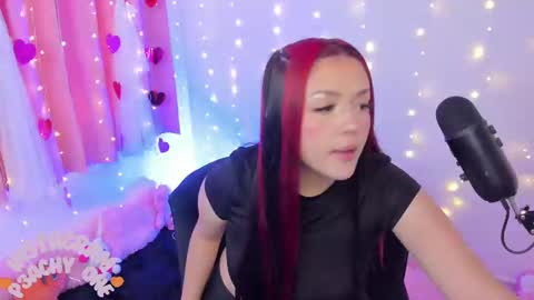 Snapshot of lucyy_peach chatting on 03.08.25 LUCYY FROM HOME  online show from 03.08.25
