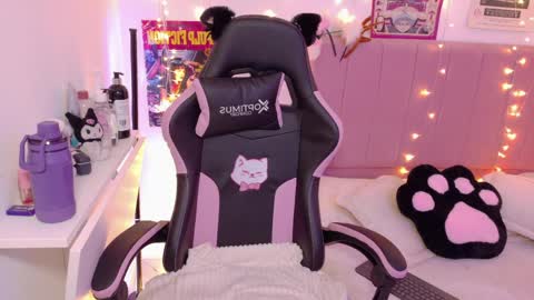 LUCYY FROM HOME  online show from 04.11.26