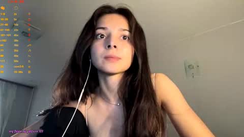 Snapshot of ludivinablice chatting on 06.08.26 Mika online show from 06.08.26