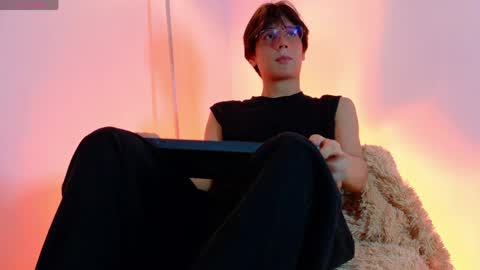 Snapshot of lui_x_dust chatting on 03.17.26 Lui online show from 03.17.26